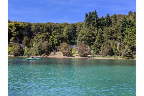 13 b Dependiendo de factores climaticos y horarios el lago se torna turquesa, verde o azul