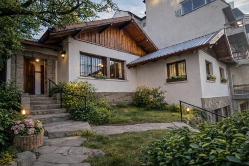 Casa acogedora al atardecer